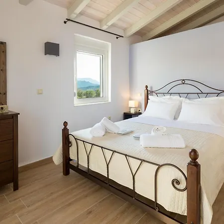 Big Blue Exclusive Beachfront Κίσσαμος