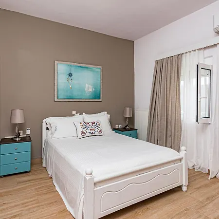 Big Blue Exclusive Beachfront Βίλα *