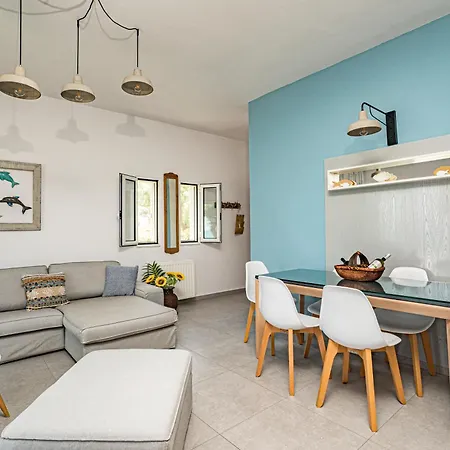 Big Blue Exclusive Beachfront Villa Kíssamos
